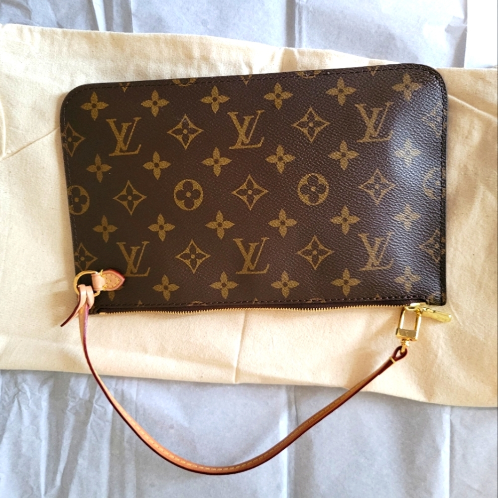 Louis vuitton wristlet